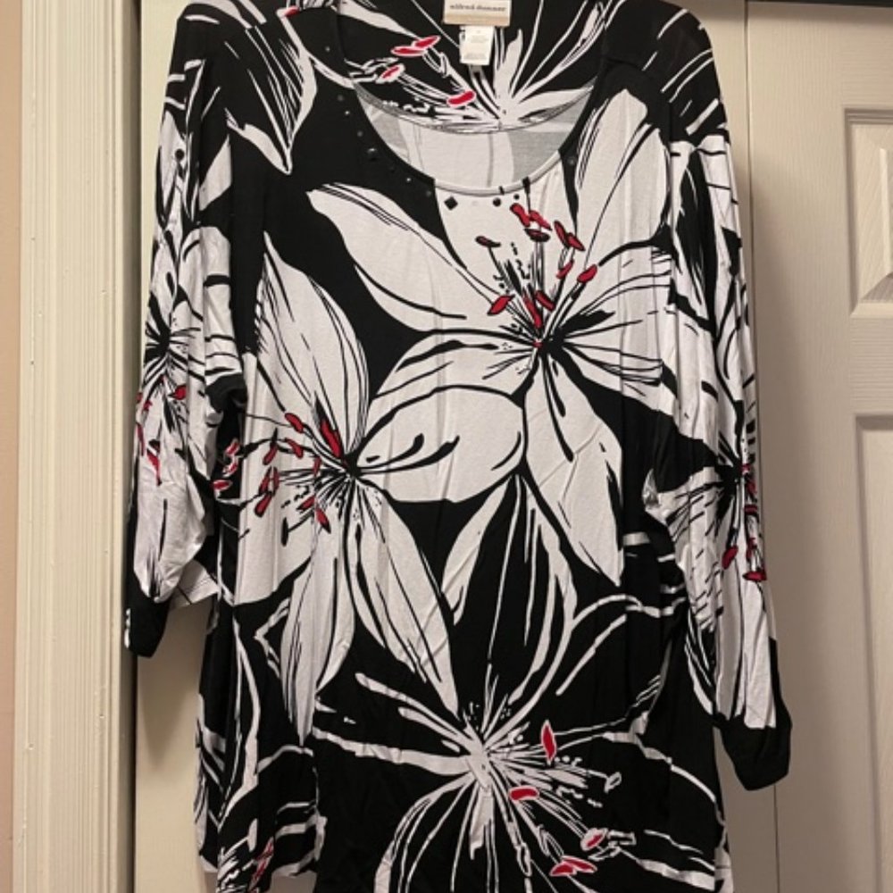 Black and white top with red accents